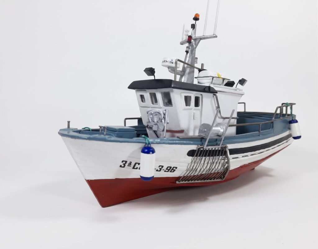 Barco pesquero de bajura españa